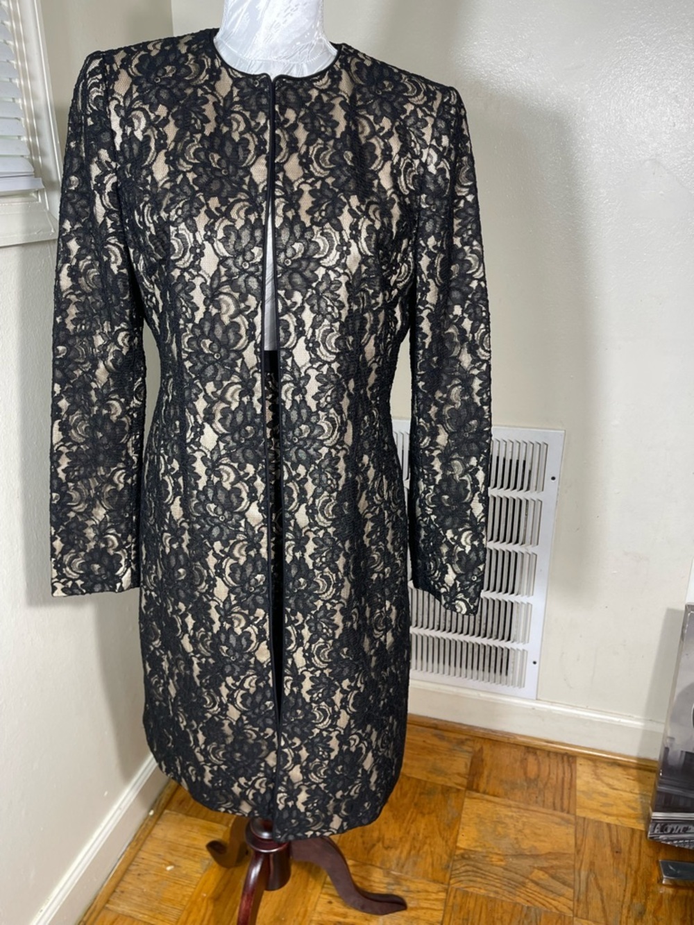 Black Lace Long-Sleeve Sheath jacket coat  with Nude Lining  with skirt - Picture 5 of 7